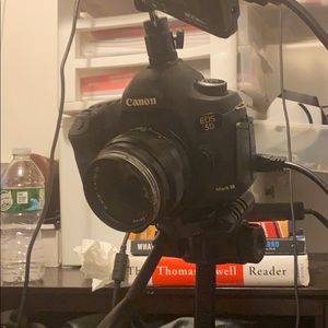 BEAUTIFUL DSLR 5D MARK III fully functional